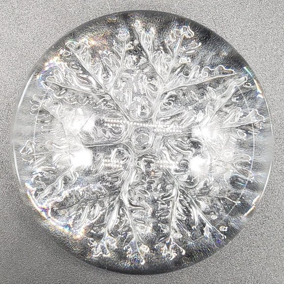 Cristal France Large Half Circle Dome Clear Crystal Snowflake Paperweight - Picture 8 of 8